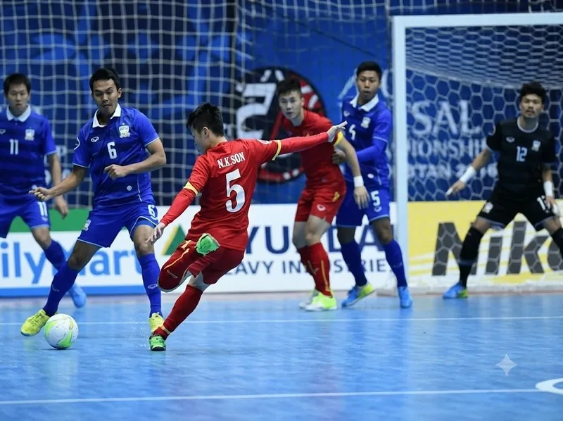 Luật futsal quy định 5 cầu thủ, 2 hiệp 20 phút và lỗi tích lũy