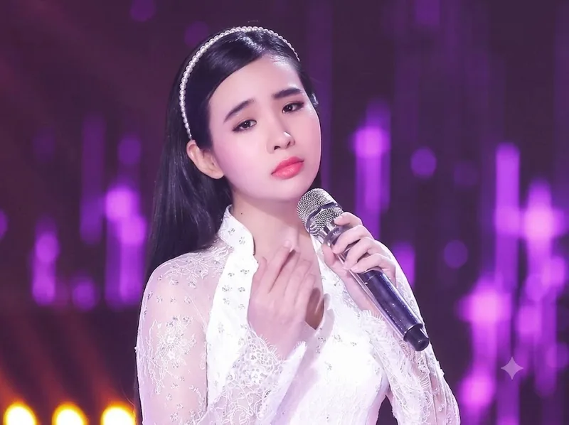 Thiên thần Bolero Quỳnh Trang duyên dáng trong tà áo dài